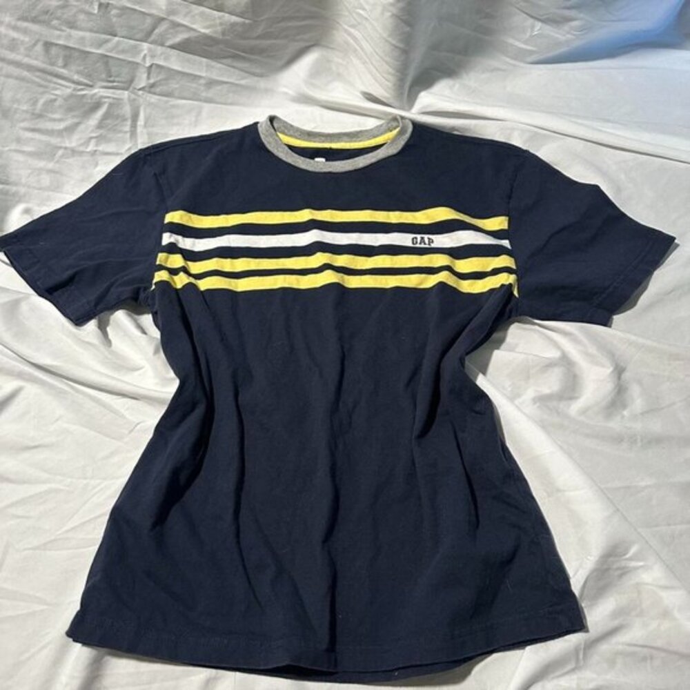 gap tshirt